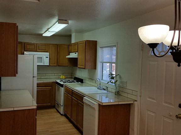 Newer cabinets, dishwasher