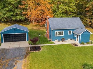 7493 Crestwood Cir, Orchard Park, NY 14127