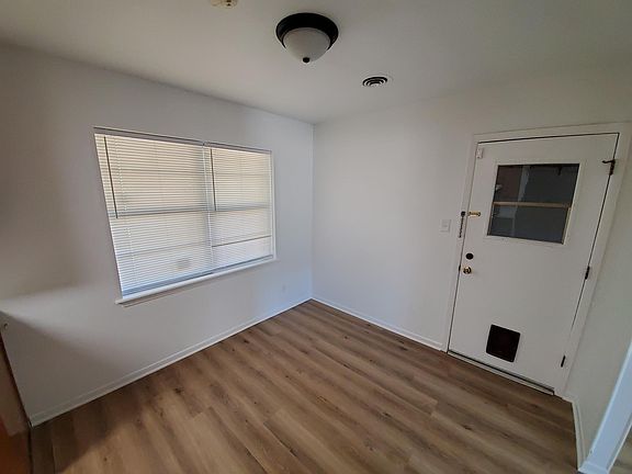 4th image of 302 Lakewood Dr