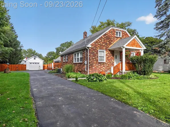 2311 N Genesee Rd, Burton, MI 48509