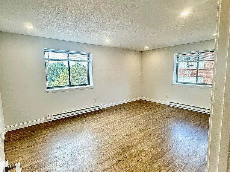310 Hammond Pond Pkwy #504 — Photo 4
