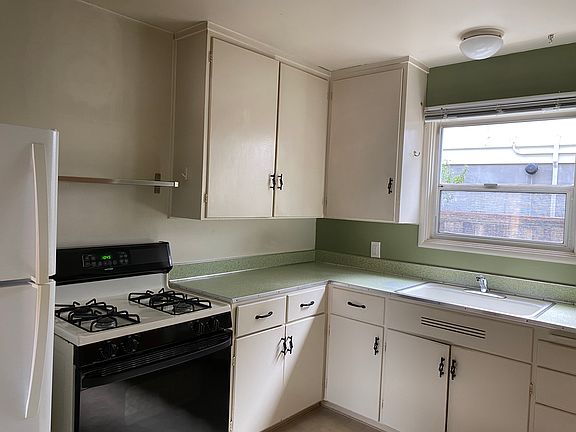 5th image of 127 1/2 Alhambra Ave