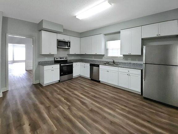 4th image of 9205 Charlton Pl