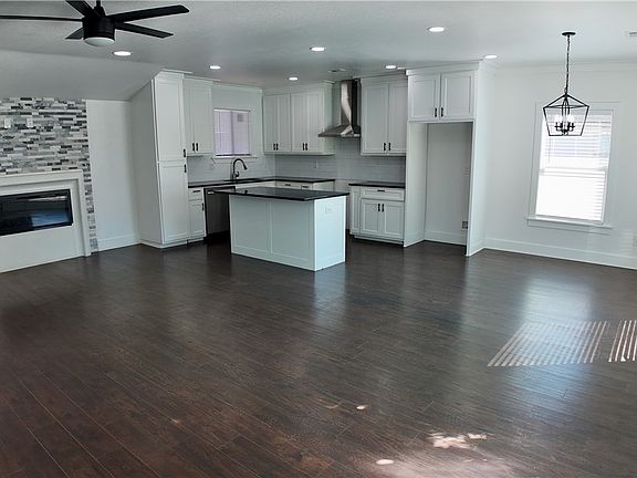 3rd image of 128 Pierce Ave