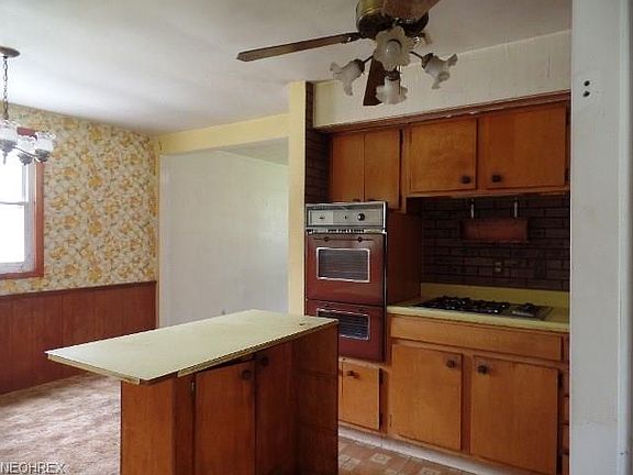 3rd image of 1701 Lealand Ave