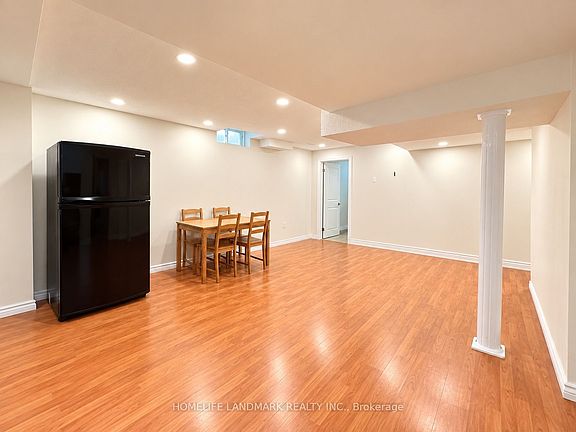 4th image of 17 Ferncliffe Cres #Basement