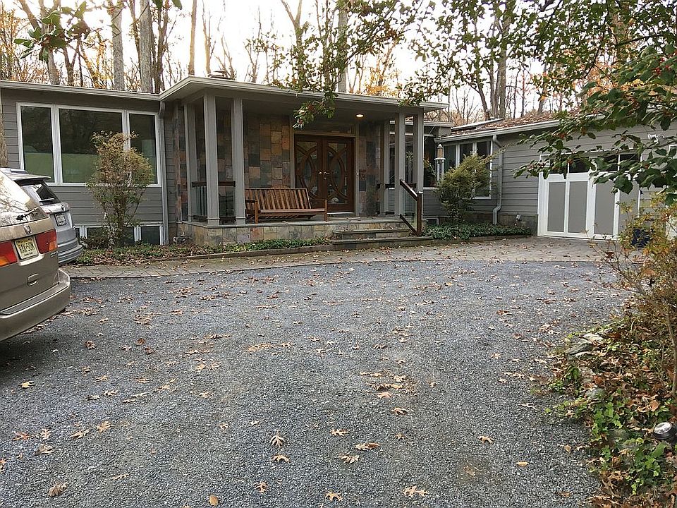Front of house, 3+ garage