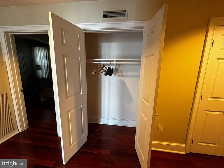 1500 Chestnut St #11A — Photo 2