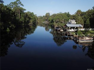 6111 Riverside Dr, Yankeetown, FL 34498