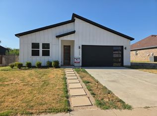 2604 Flora Ln, Denison, TX 75020