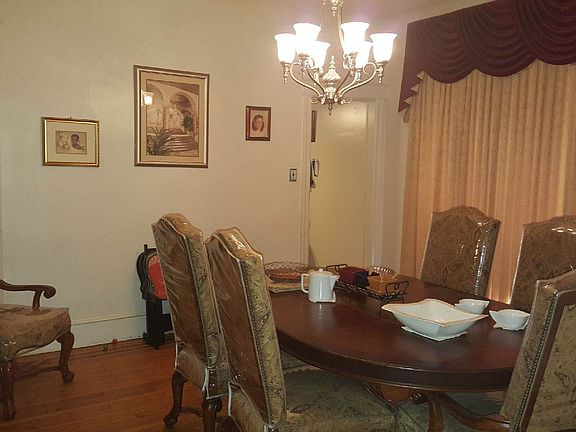 Dining room 225 W Abbottsford Ave