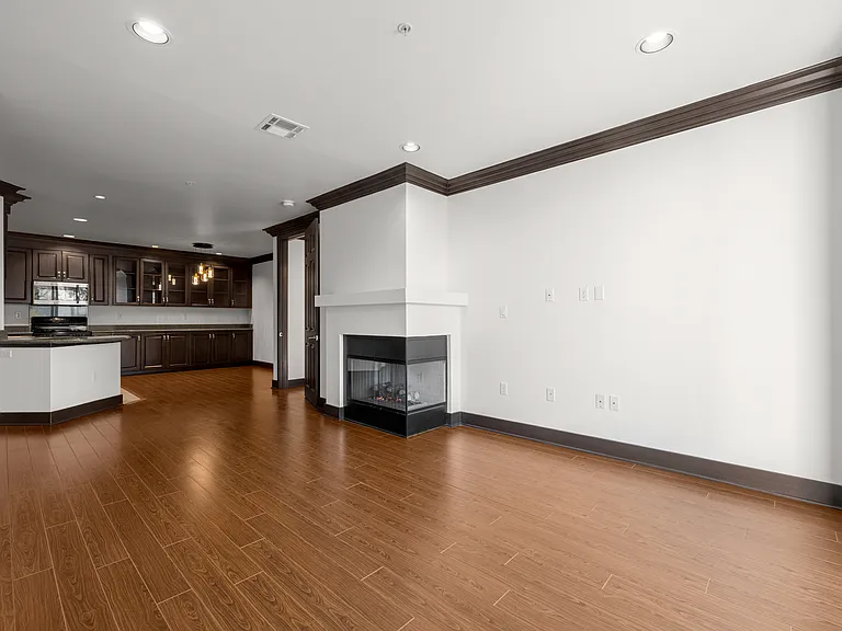 1138 Glenville Dr — Photo 10