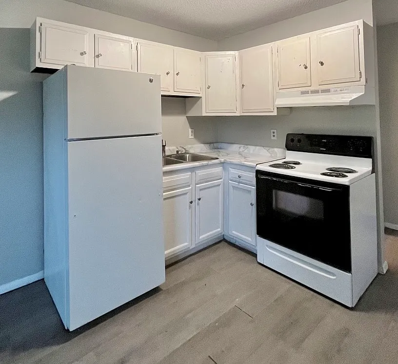 Building Photo - 428 S Chanute St #2