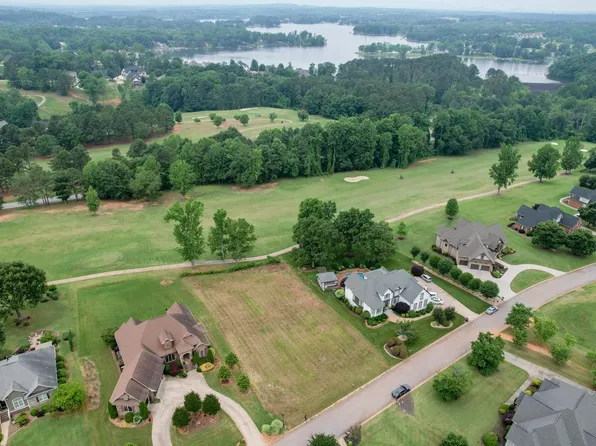 825 E Heathland Dr, Inman, SC 29349