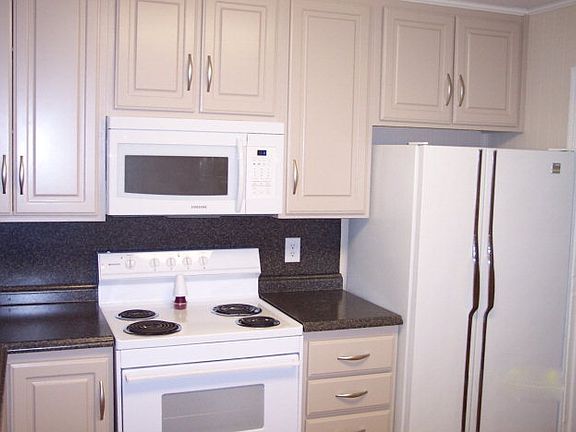 3rd image of 1146 Sylvan Ave