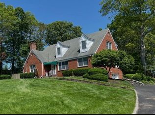 77 Jamaica Ave, Holtsville, NY 11742