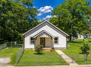 81 Palmetto St, Clinton, SC 29325