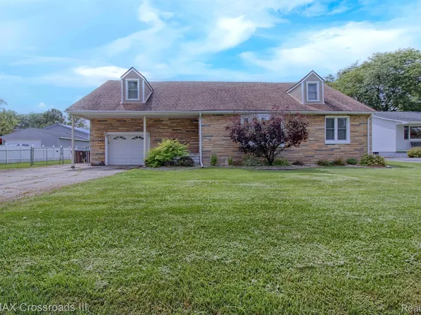 6172 Custer St, South Rockwood, MI 48179