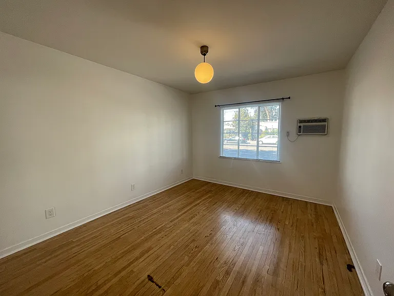 5959 Troost Ave — Photo 18