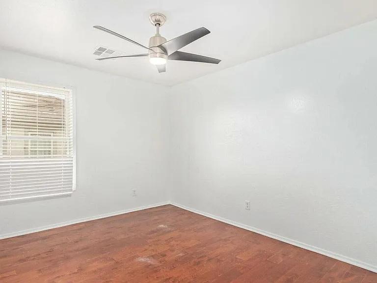 17127 W Statler St — Photo 23