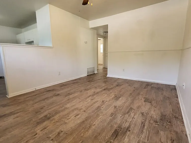 1506 Dakota St — Photo 2