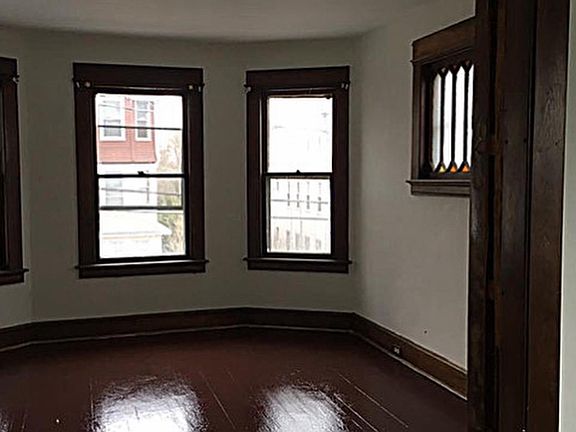 4th image of 95 Rose St Floor 2