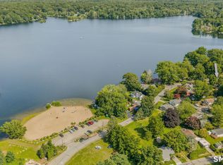 126 Deepwood Dr, Amston, CT 06231
