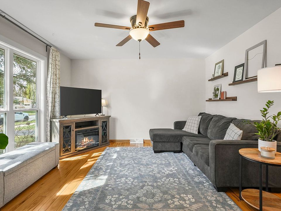 1809 Golden Oak Ln, Madison, WI 53711 | MLS #2020231 | Zillow
