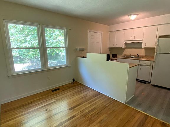 4th image of 2072 Washington St