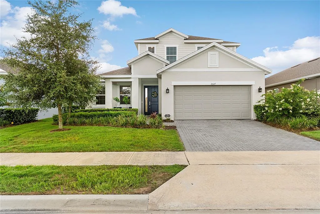 4 bed, 3.5 bath, 2570 sqft, $3,000 — Photo 1