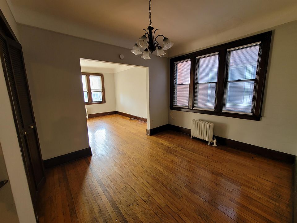 1st image of 895 Beaconsfield Ave #1S