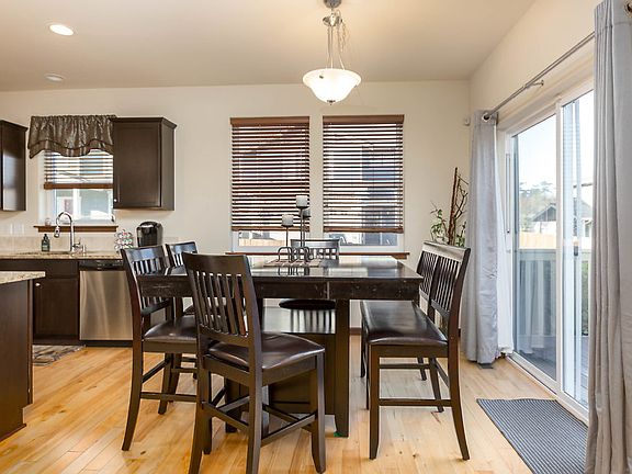 5th image of 1543 SW Downfield Way