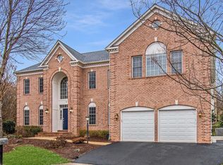 7 Willow Tree Ct, Rockville, MD 20850