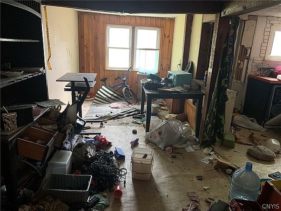 4th image of 610 Rochester St