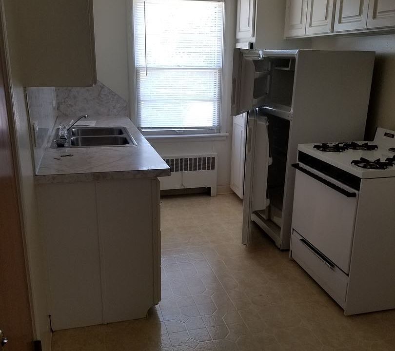 1st image of 4702 Cass St APT 14