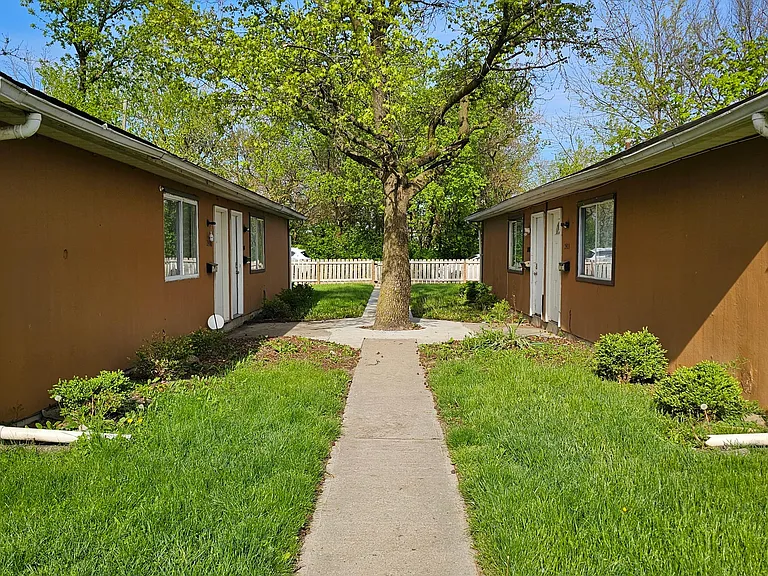 2398 Velma Ave — Photo 2