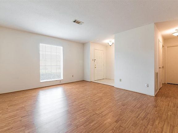 4th image of 941 Park Meadow Dr