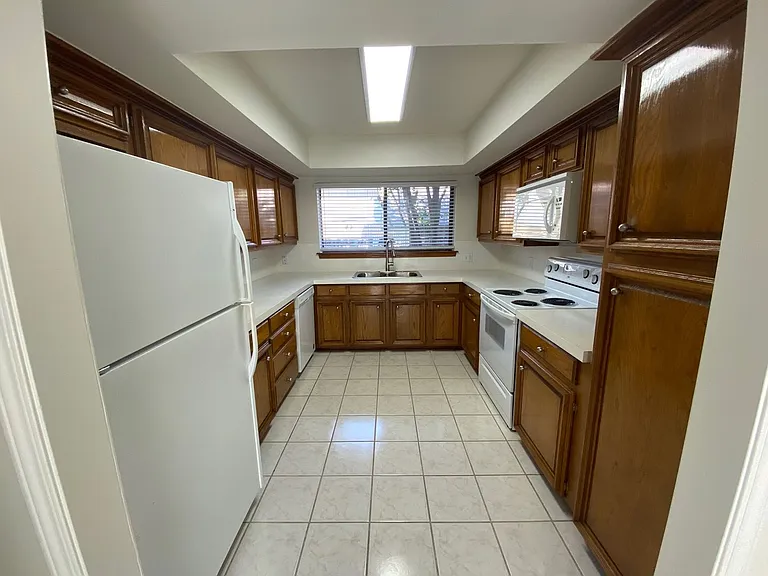 206 Cambridge Rd — Photo 43