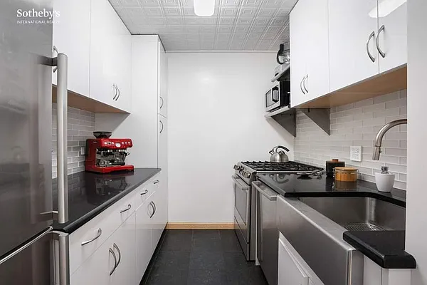 Sold by Sotheby's International Realty | media 18