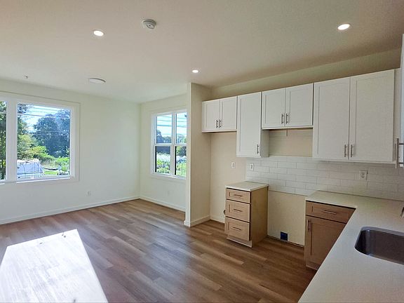 4th image of 1121 Allene Ave #102