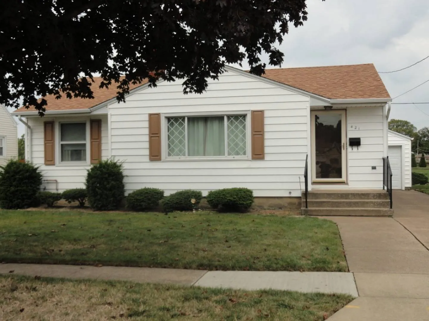 421 Rockwell St photo 1