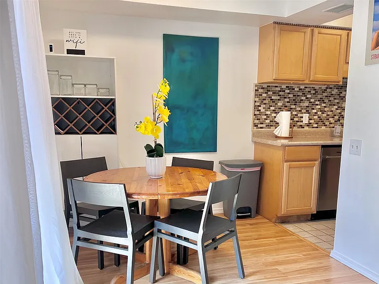 1304 Mariposa Dr #114 — Photo 7