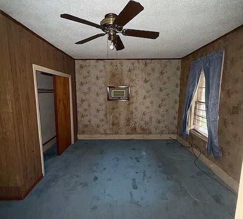 4th image of 4744 Fairfields Ave