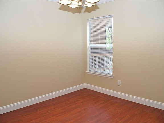 5th image of 470 S Pin Oak 206 Pl