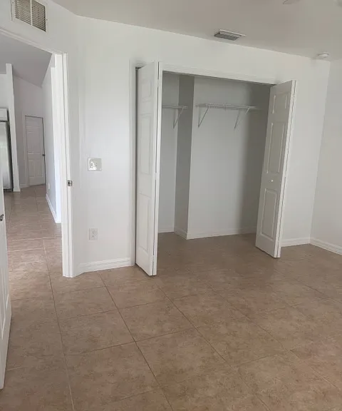 1910 SW 15th Pl — Photo 7