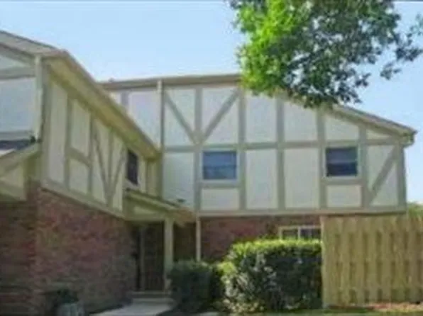 842 Bristol Dr, Barrington, IL 60010