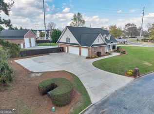 32 Willow Lake Dr, Warner Robins, GA 31093