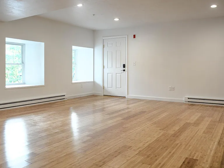 541 Main St #4 — Photo 3