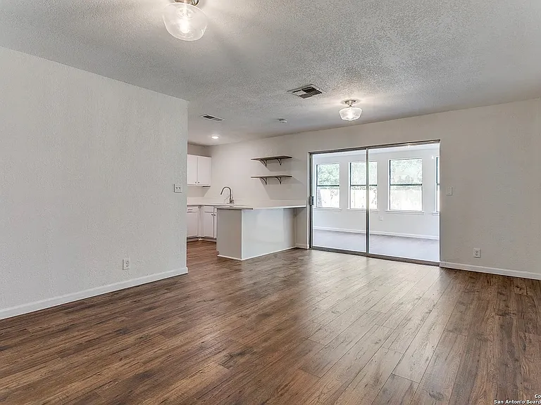 8214 Banbury Dr — Photo 5