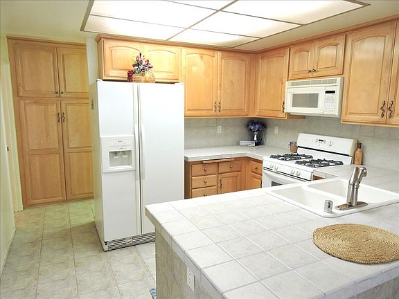 Kitchen & Pantry w/ Maple Cabinets